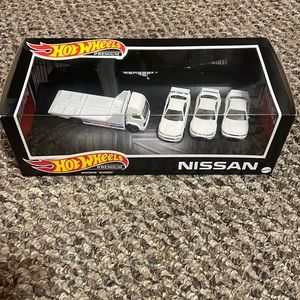I am selling a hot wheel Nissan skyline gtr garage box set